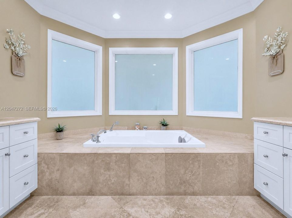 En Venta: $2,700,000 (4 camas, 3 baños, 3318 Pies cuadrados)