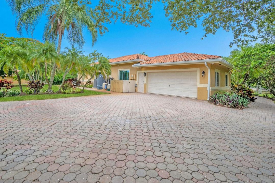 En Venta: $2,700,000 (4 camas, 3 baños, 3318 Pies cuadrados)