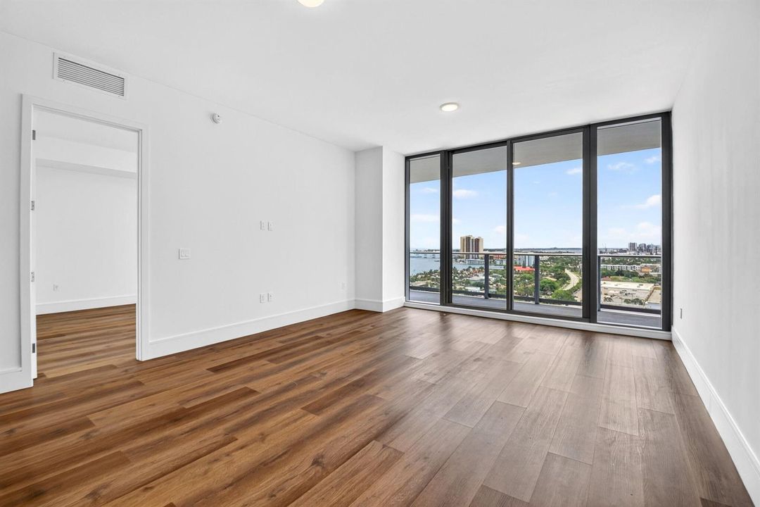 12-Living Area-220 Lake Shore Dr 1511