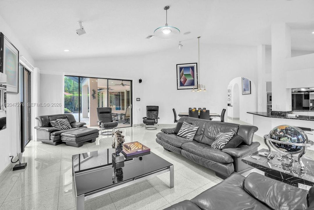 For Sale: $2,100,000 (5 beds, 3 baths, 4828 Square Feet)