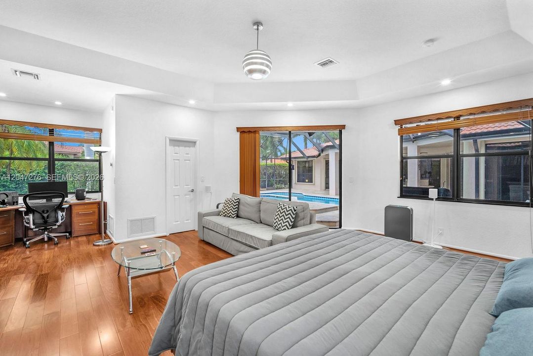 For Sale: $2,100,000 (5 beds, 3 baths, 4828 Square Feet)