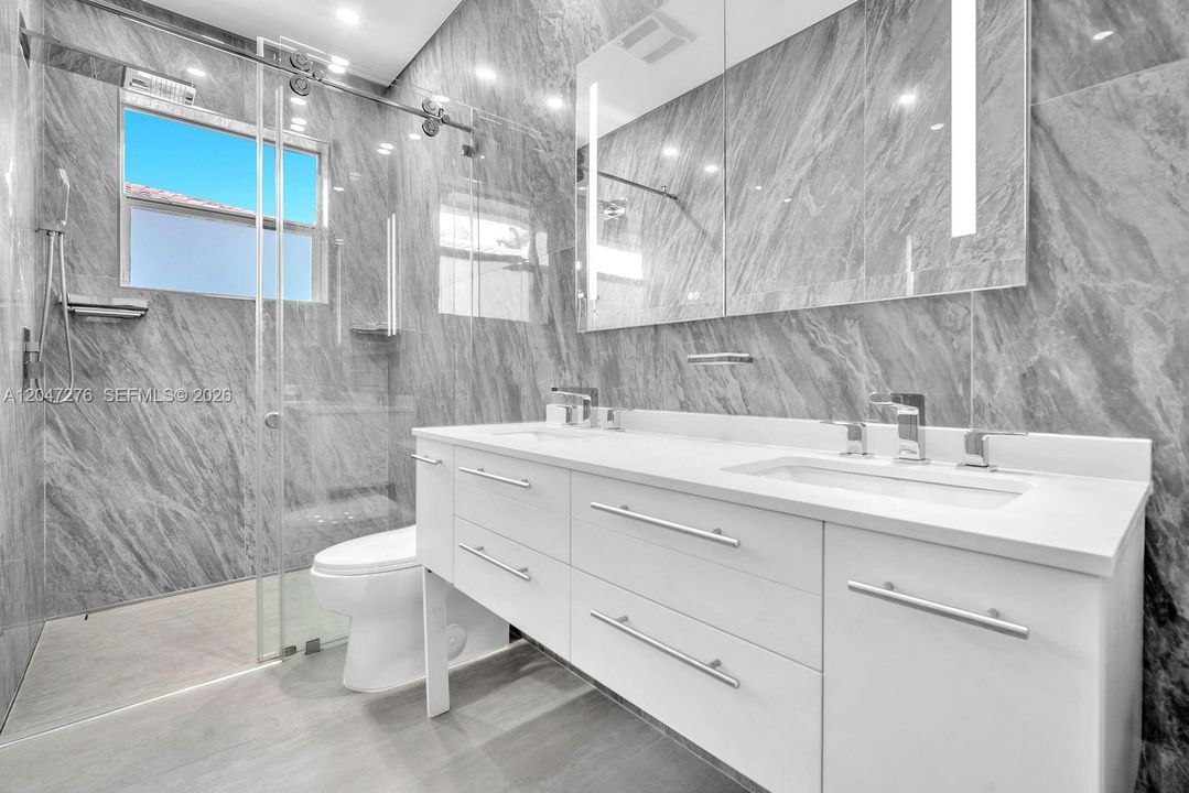 For Sale: $2,100,000 (5 beds, 3 baths, 4828 Square Feet)