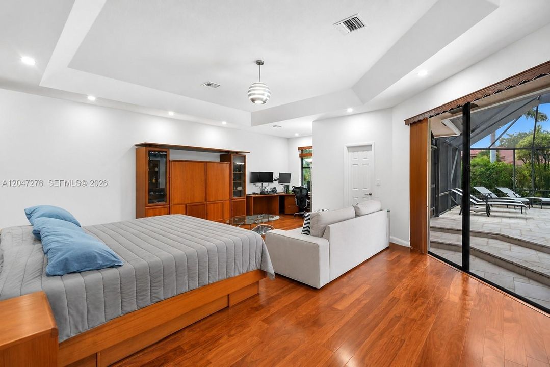 For Sale: $2,100,000 (5 beds, 3 baths, 4828 Square Feet)