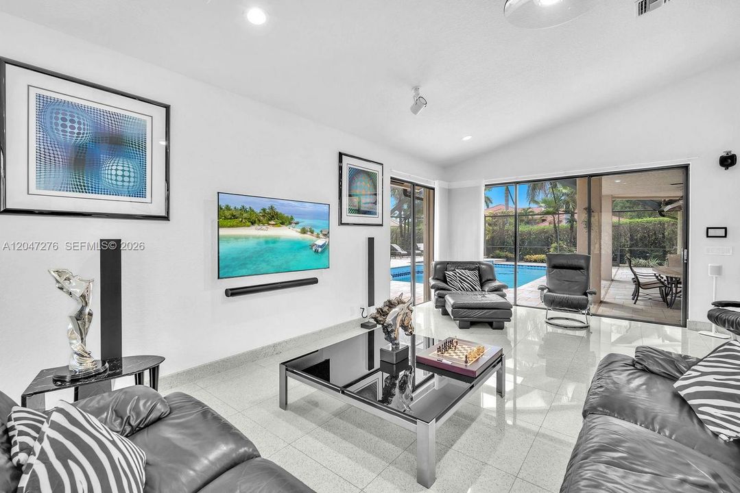 For Sale: $2,100,000 (5 beds, 3 baths, 4828 Square Feet)