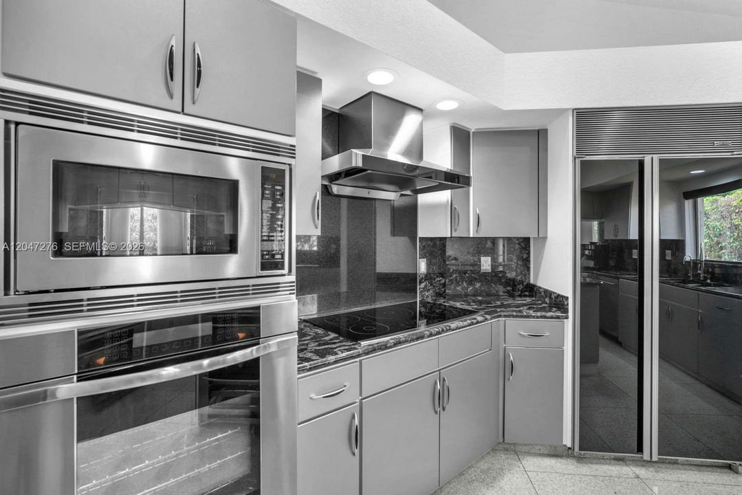 For Sale: $2,100,000 (5 beds, 3 baths, 4828 Square Feet)
