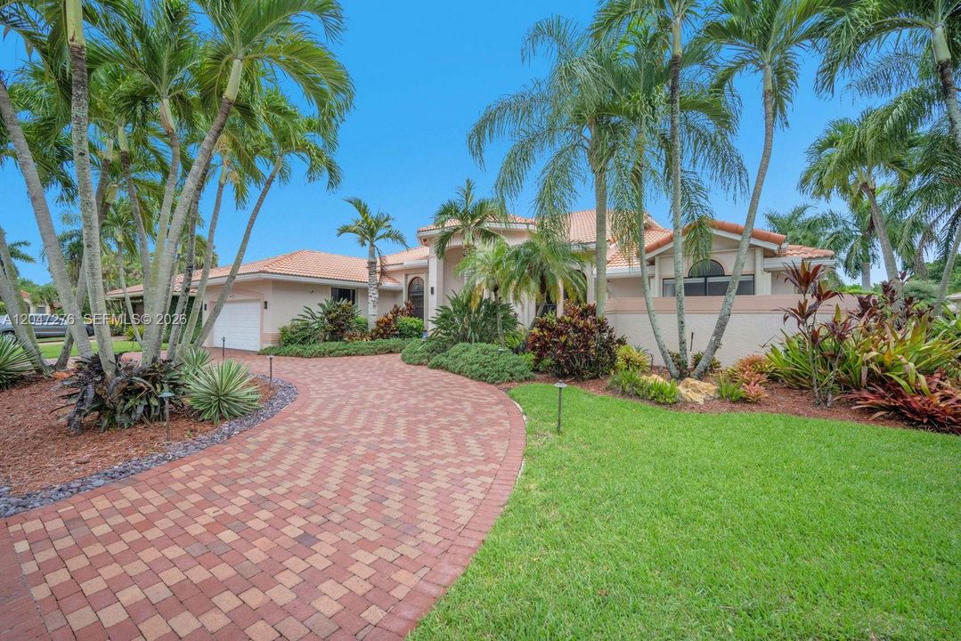 For Sale: $2,100,000 (5 beds, 3 baths, 4828 Square Feet)