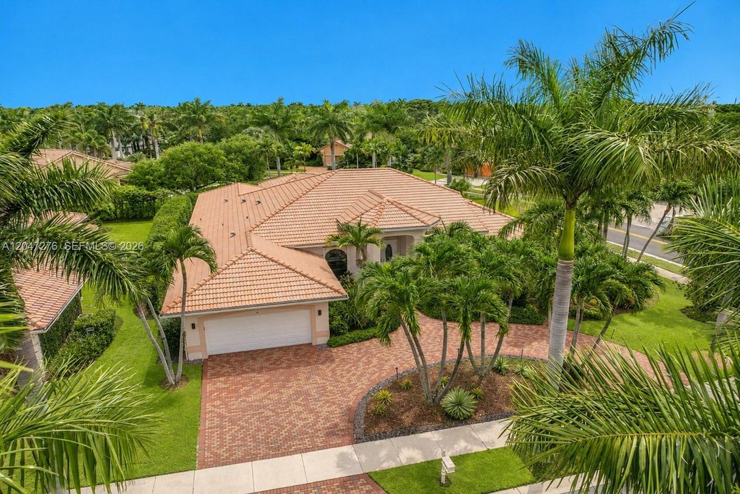 For Sale: $2,100,000 (5 beds, 3 baths, 4828 Square Feet)