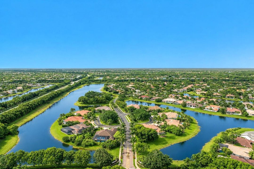 For Sale: $2,100,000 (5 beds, 3 baths, 4828 Square Feet)