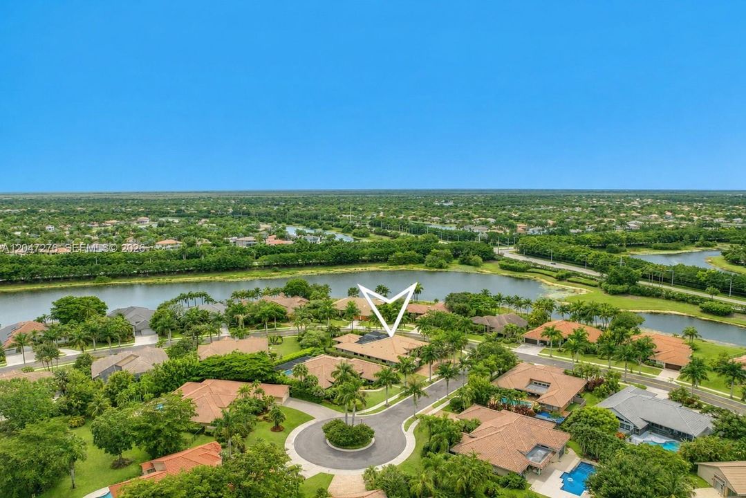 For Sale: $2,100,000 (5 beds, 3 baths, 4828 Square Feet)