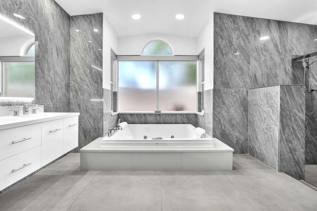 For Sale: $2,100,000 (5 beds, 3 baths, 4828 Square Feet)