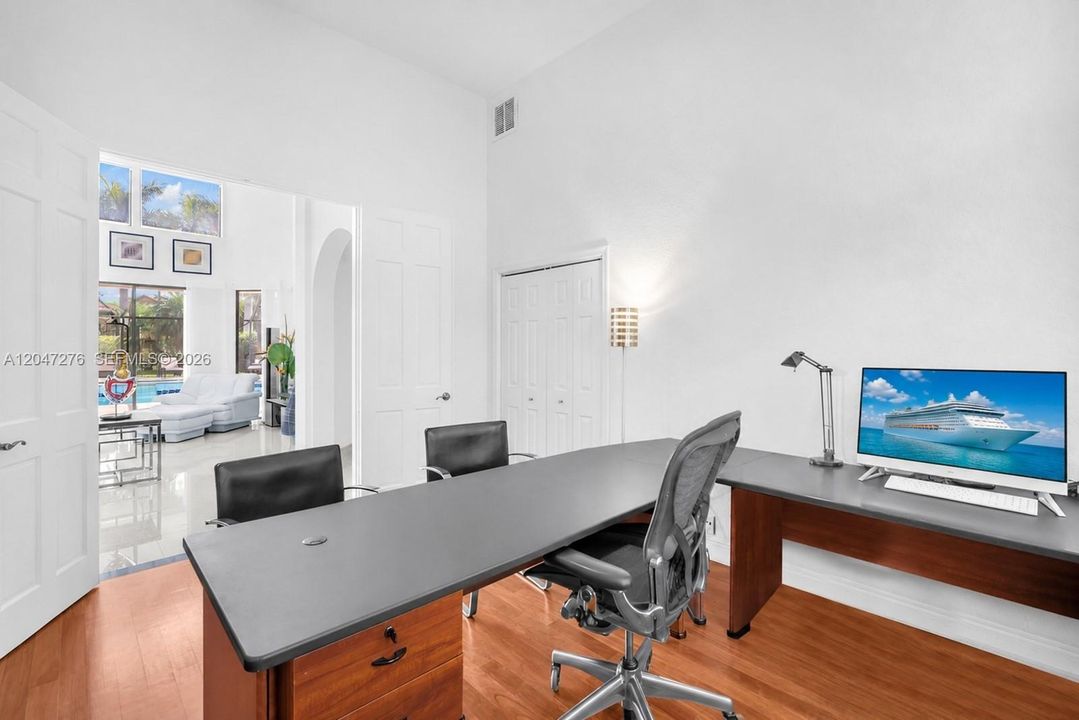 For Sale: $2,100,000 (5 beds, 3 baths, 4828 Square Feet)