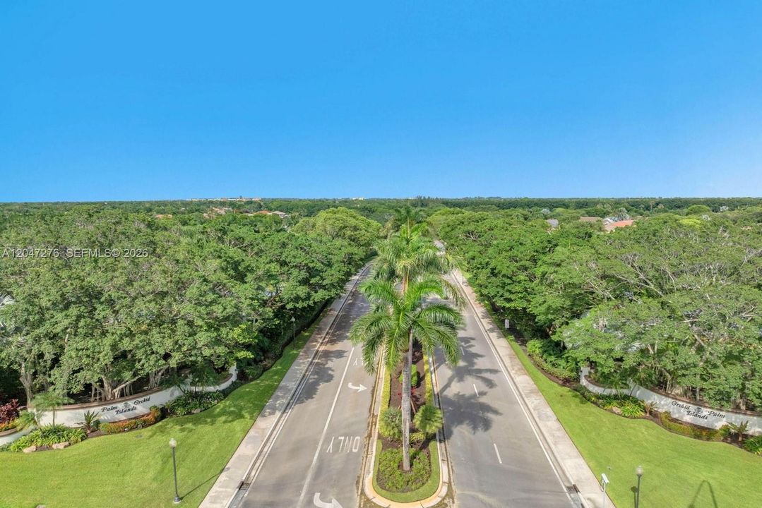 For Sale: $2,100,000 (5 beds, 3 baths, 4828 Square Feet)