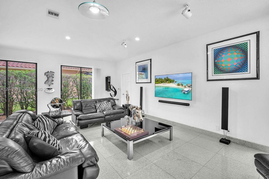 For Sale: $2,100,000 (5 beds, 3 baths, 4828 Square Feet)