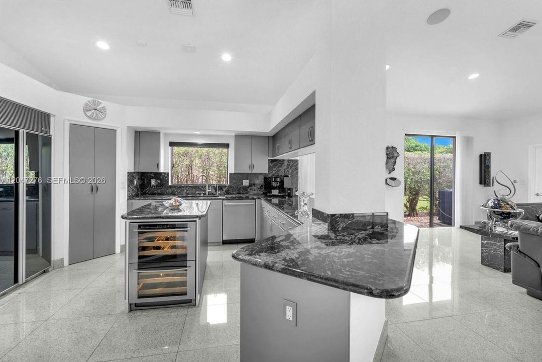 For Sale: $2,100,000 (5 beds, 3 baths, 4828 Square Feet)
