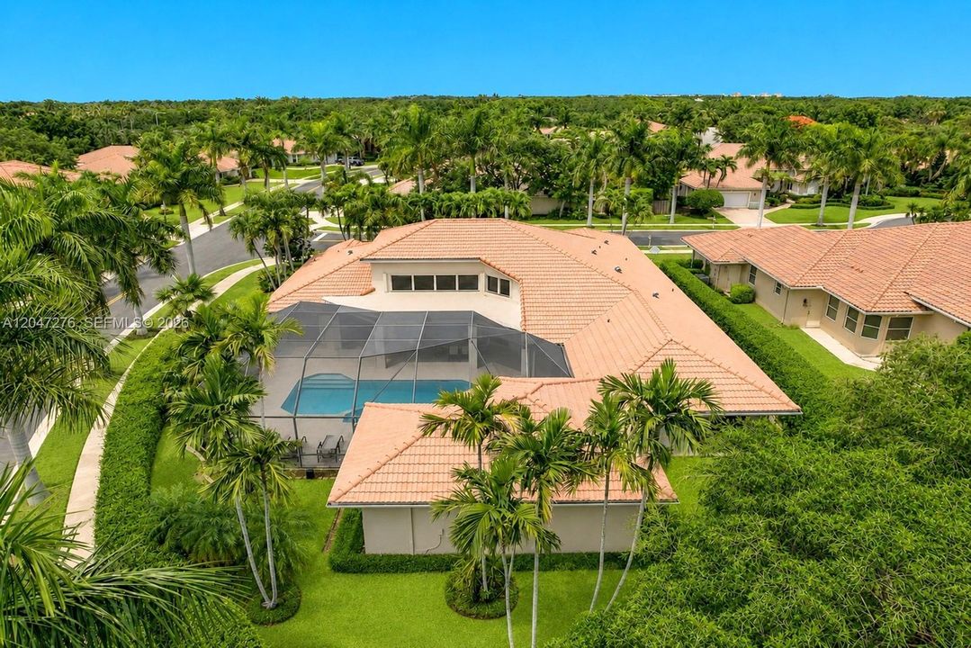 For Sale: $2,100,000 (5 beds, 3 baths, 4828 Square Feet)