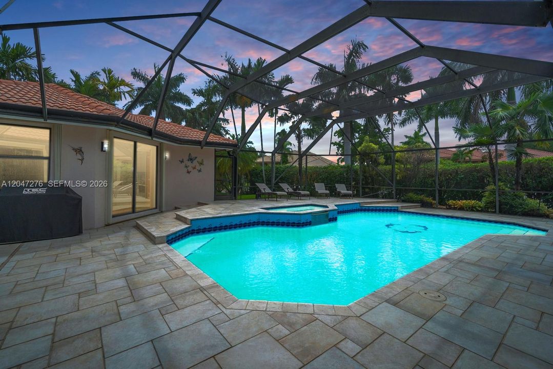 For Sale: $2,100,000 (5 beds, 3 baths, 4828 Square Feet)