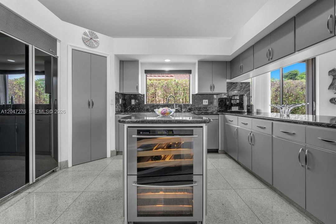For Sale: $2,100,000 (5 beds, 3 baths, 4828 Square Feet)