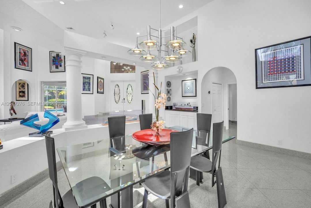 For Sale: $2,100,000 (5 beds, 3 baths, 4828 Square Feet)