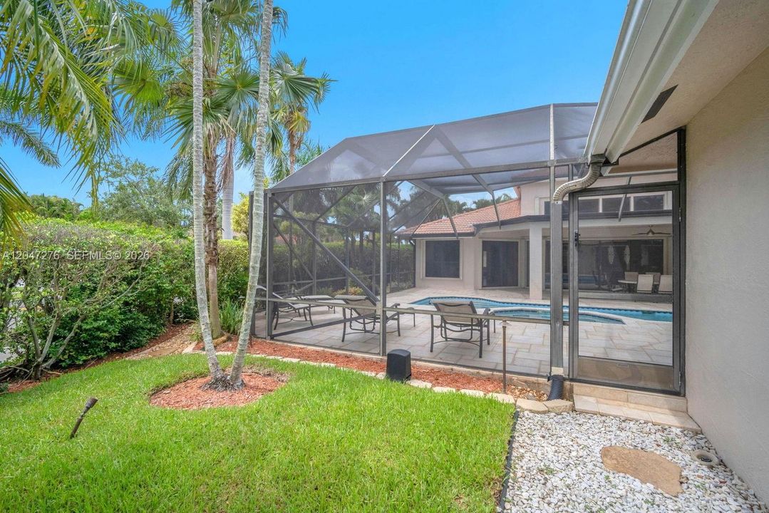 For Sale: $2,100,000 (5 beds, 3 baths, 4828 Square Feet)