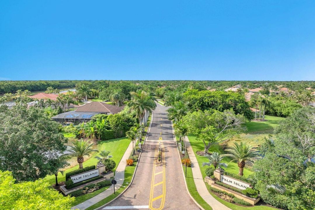 For Sale: $2,100,000 (5 beds, 3 baths, 4828 Square Feet)