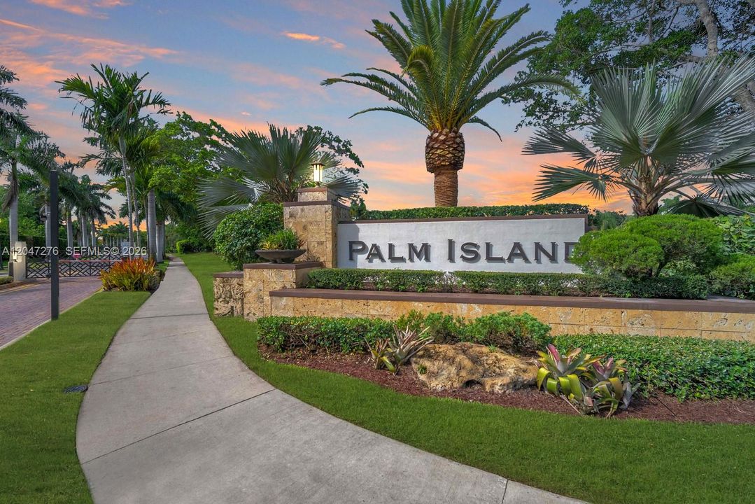 For Sale: $2,100,000 (5 beds, 3 baths, 4828 Square Feet)