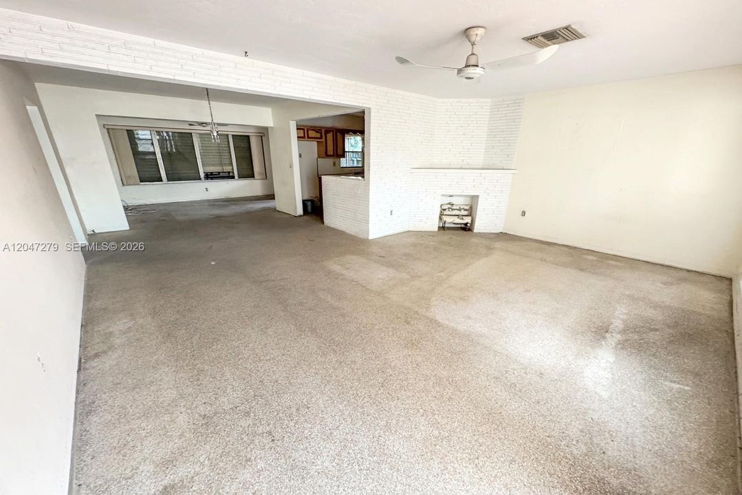 For Sale: $425,000 (3 beds, 2 baths, 1515 Square Feet)