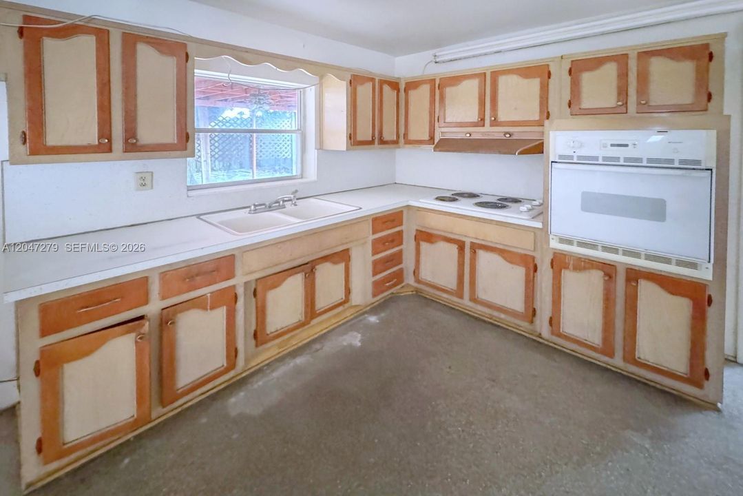 For Sale: $425,000 (3 beds, 2 baths, 1515 Square Feet)