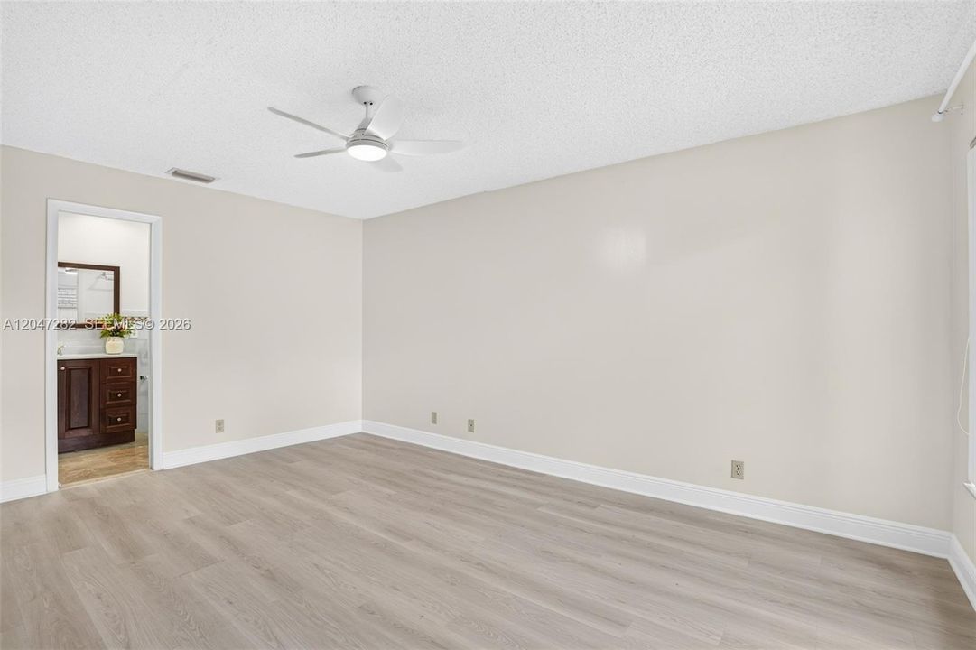 For Sale: $579,000 (4 beds, 2 baths, 1594 Square Feet)