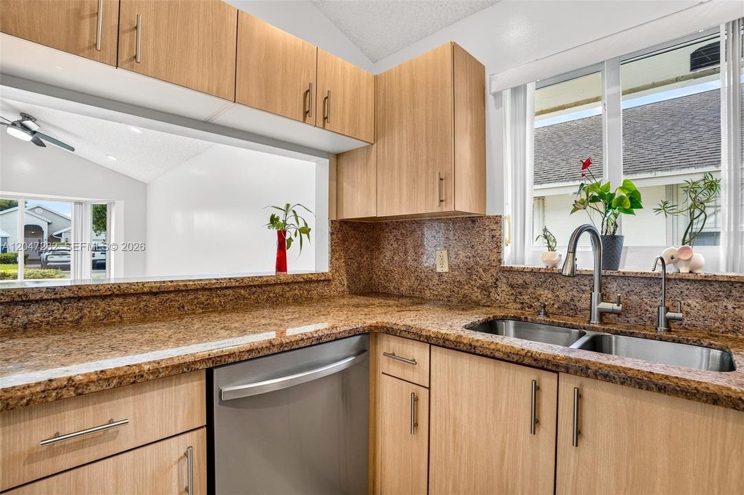 For Sale: $579,000 (4 beds, 2 baths, 1594 Square Feet)