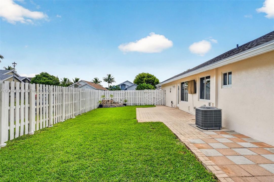 For Sale: $579,000 (4 beds, 2 baths, 1594 Square Feet)
