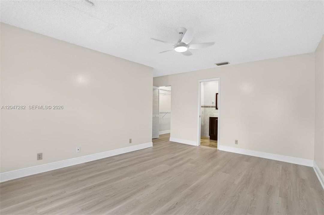 For Sale: $579,000 (4 beds, 2 baths, 1594 Square Feet)