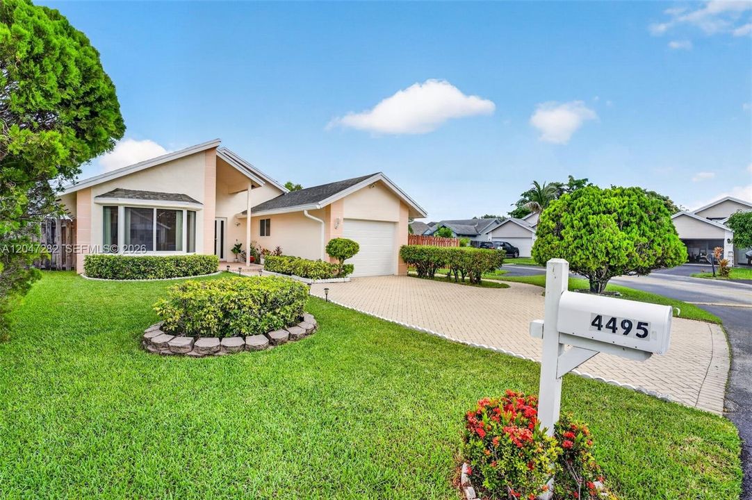 For Sale: $579,000 (4 beds, 2 baths, 1594 Square Feet)