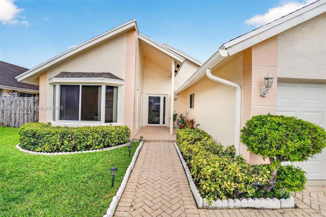 For Sale: $579,000 (4 beds, 2 baths, 1594 Square Feet)