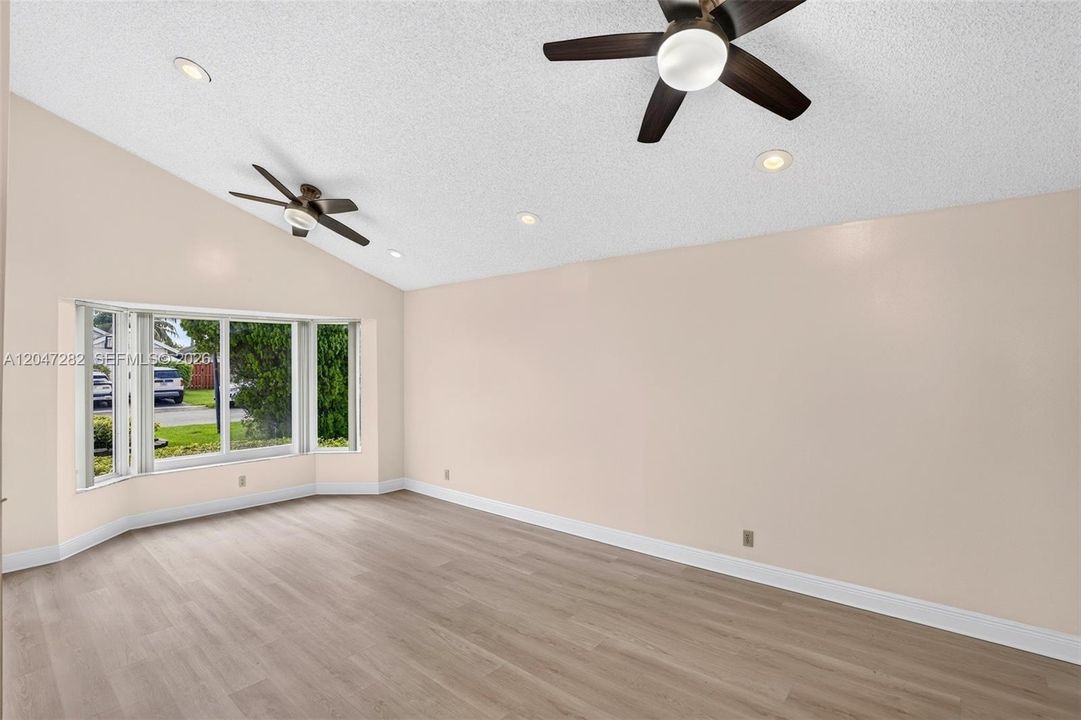For Sale: $579,000 (4 beds, 2 baths, 1594 Square Feet)