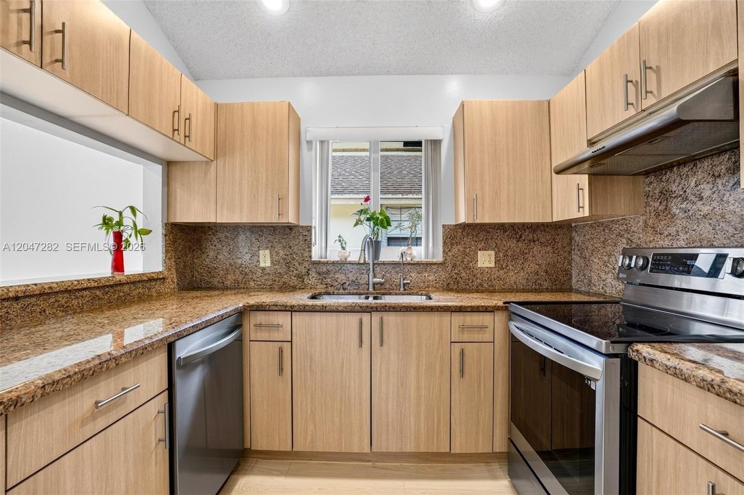 For Sale: $579,000 (4 beds, 2 baths, 1594 Square Feet)