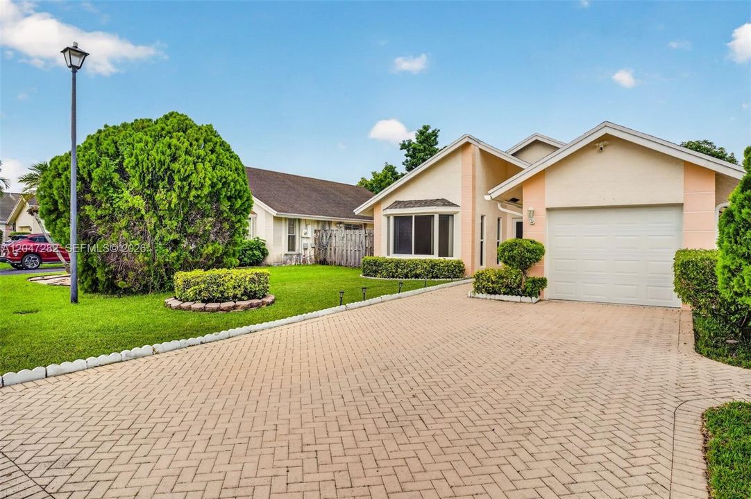 For Sale: $579,000 (4 beds, 2 baths, 1594 Square Feet)