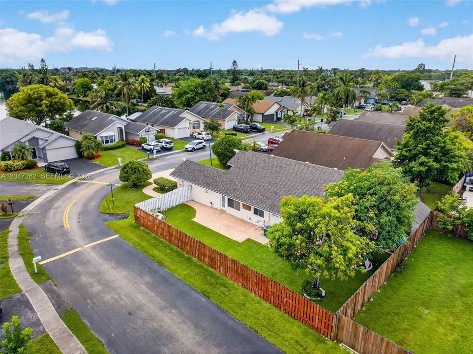 For Sale: $579,000 (4 beds, 2 baths, 1594 Square Feet)