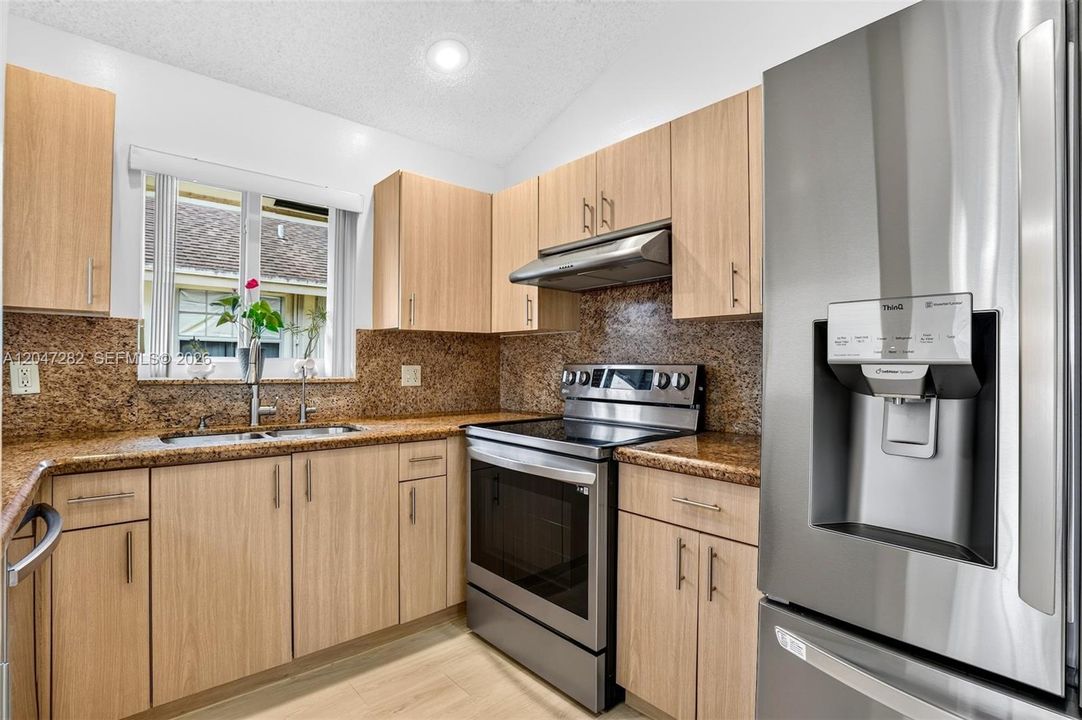 For Sale: $579,000 (4 beds, 2 baths, 1594 Square Feet)