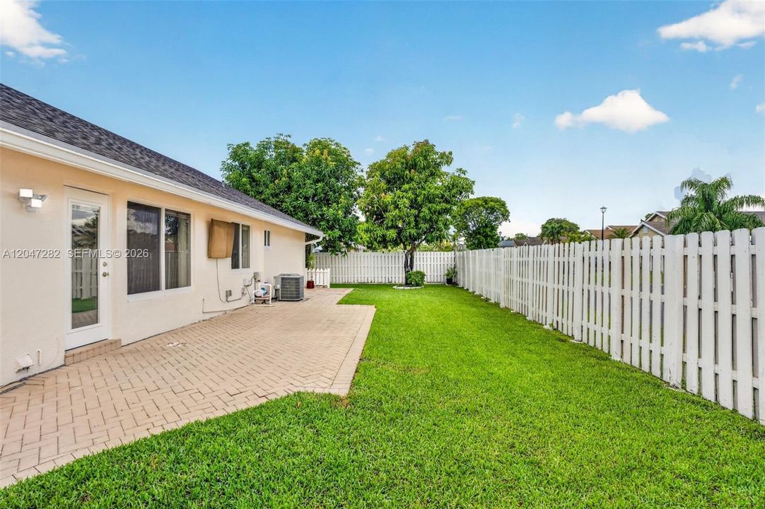 For Sale: $579,000 (4 beds, 2 baths, 1594 Square Feet)