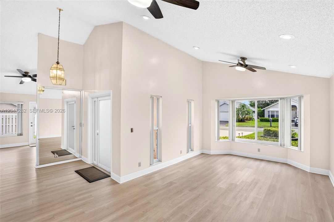 For Sale: $579,000 (4 beds, 2 baths, 1594 Square Feet)