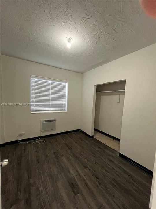 For Sale: $899,000 (4 beds, 1 baths, 1065 Square Feet)