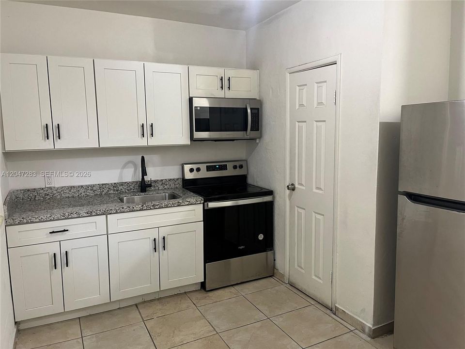 For Sale: $899,000 (4 beds, 1 baths, 1065 Square Feet)
