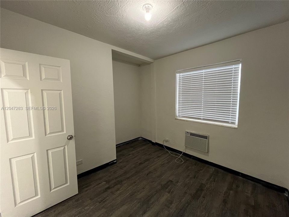 For Sale: $899,000 (4 beds, 1 baths, 1065 Square Feet)