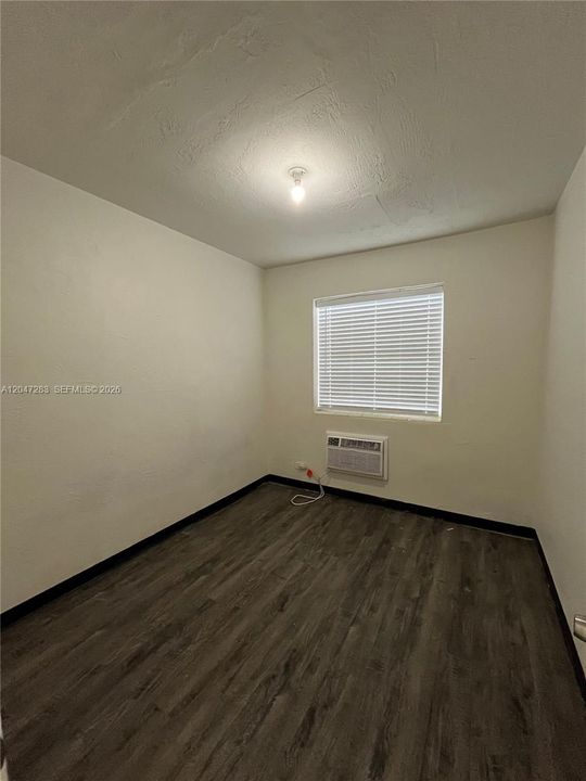 For Sale: $899,000 (4 beds, 1 baths, 1065 Square Feet)