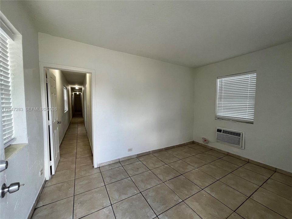 For Sale: $899,000 (4 beds, 1 baths, 1065 Square Feet)