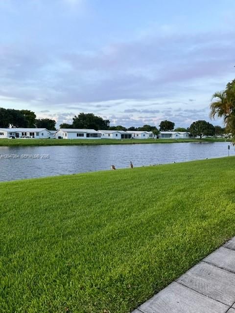 For Rent: $2,300 (2 beds, 2 baths, 1114 Square Feet)