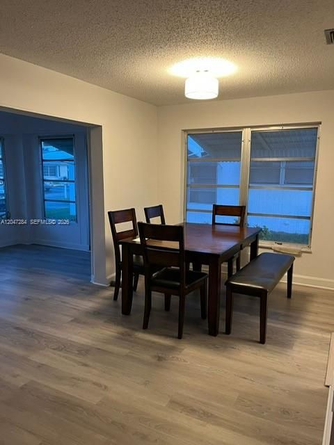 For Rent: $2,300 (2 beds, 2 baths, 1114 Square Feet)