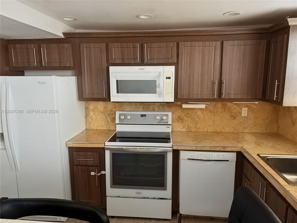 В аренду: $1,850 (1 спален, 1 ванн, 920 Квадратных фут)