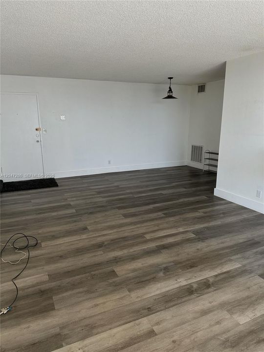 В аренду: $1,850 (1 спален, 1 ванн, 920 Квадратных фут)