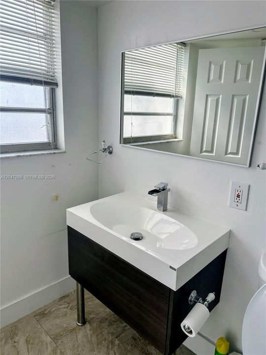 В аренду: $1,850 (1 спален, 1 ванн, 920 Квадратных фут)